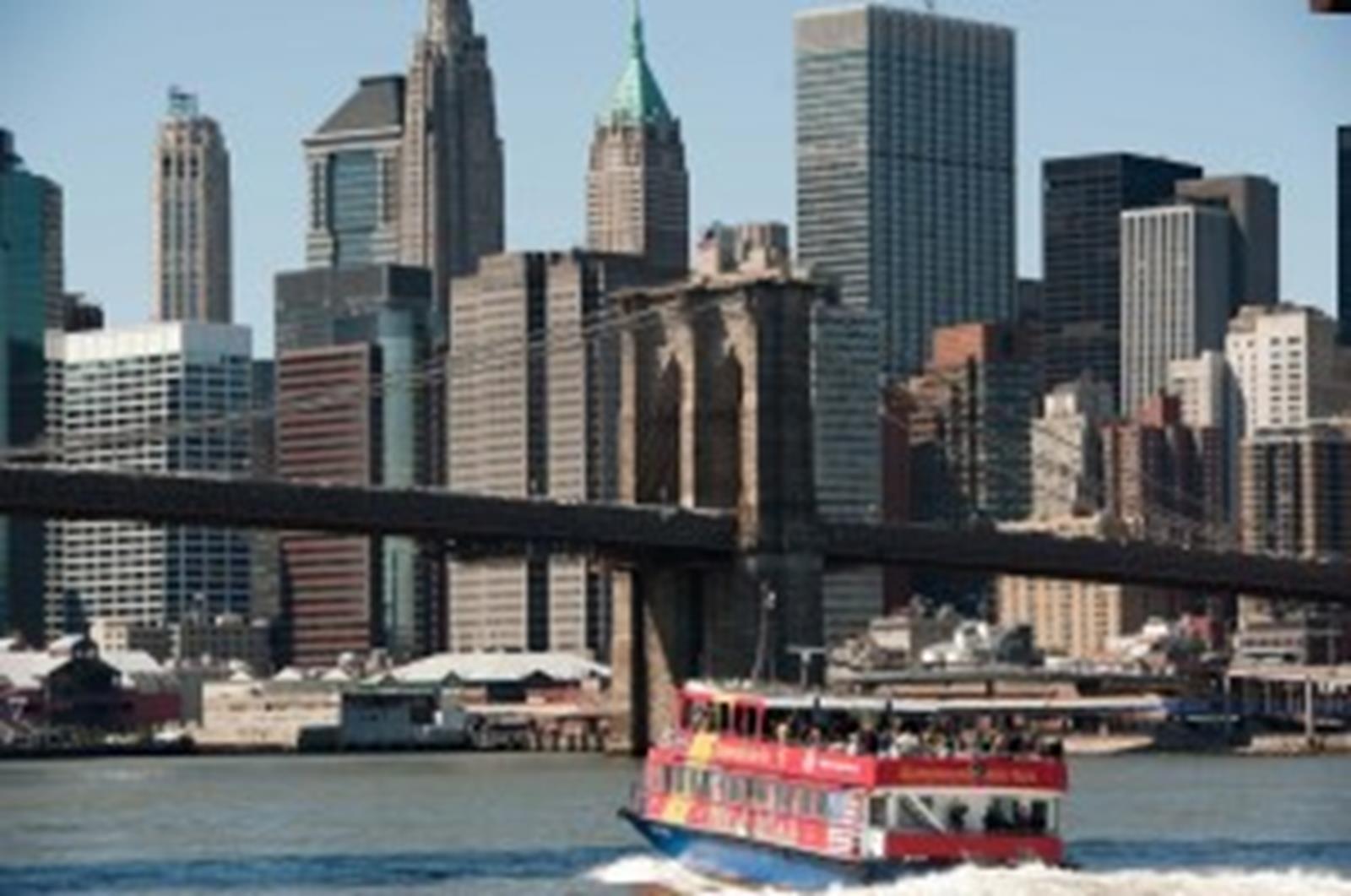 CitySightseeing New York® cruises sail under the Brooklyn, Manhattan and Williamsburg bridges.