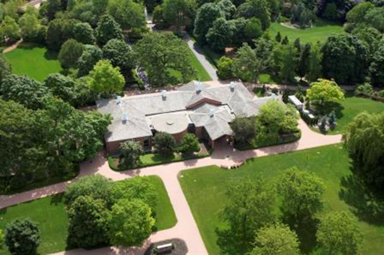 Aerial view of the Robert. R. McCormick Museum. Credit: Cantigny Park