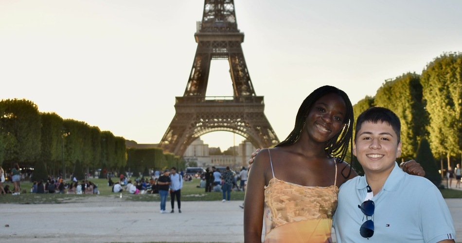 By bringing French classes to Paris, Travel For Teams language immersion programs make for great memories and improved language skills.  Photo courtesy of Travel For Teens